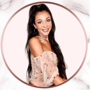 Meet your Posher, Elyssa